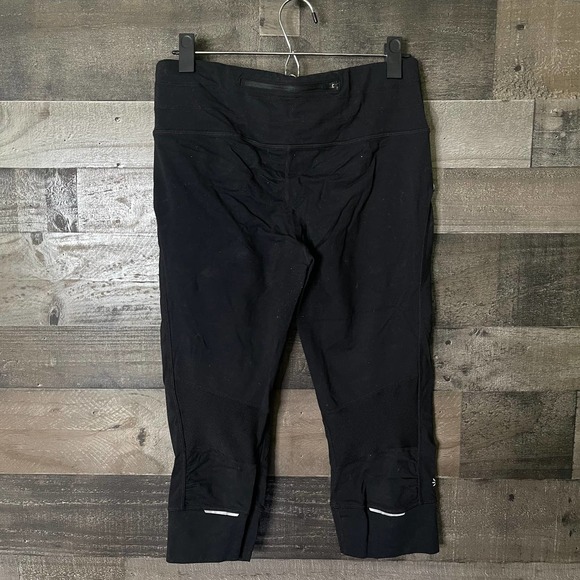 SOLD Athleta Relay Capri Medium - Picture 4 of 4